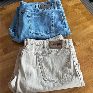 Wrangler Men's Relaxed Jeans in Blue and Cream